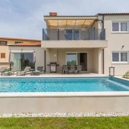 Βίλα Nika In Markovac - Haus Fuer 6 Personen *