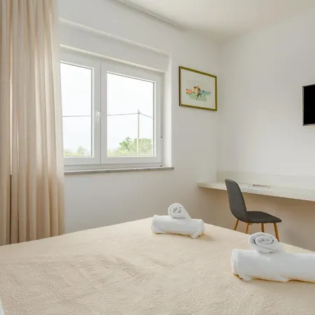 Nika In Markovac - Haus Fuer 6 Personen *