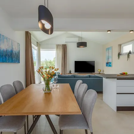 Nika In Markovac - Haus Fuer 6 Personen * Višnjan