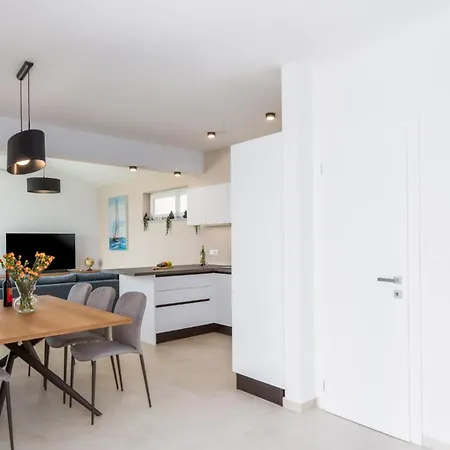 Nika In Markovac - Haus Fuer 6 Personen * Višnjan